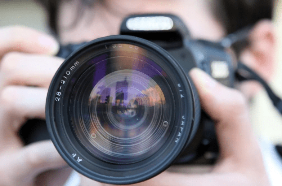 how to clean DSLR lens